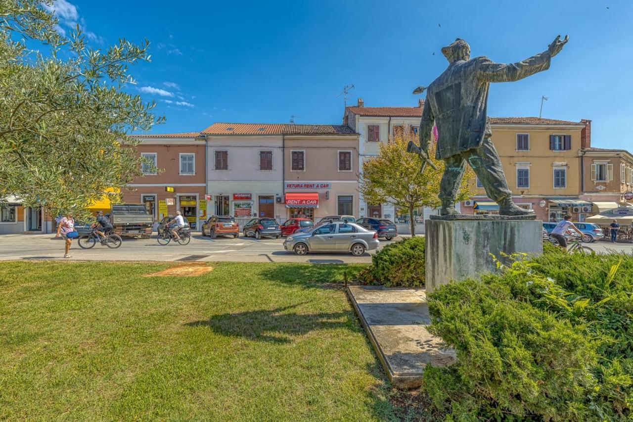 Rooms Vitoria On Joakim Square Poreč Exterior foto